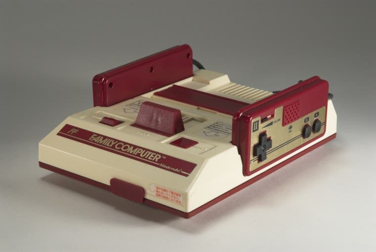 Famicom: El origen de su nombre y su color rojo