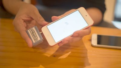 Así es Pico Cassette, un dispositivo en forma de cartucho que reproduce juegos de NES en smartphones