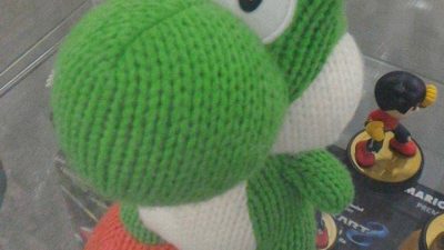Unboxing del amiibo de Mega Yoshi de lana