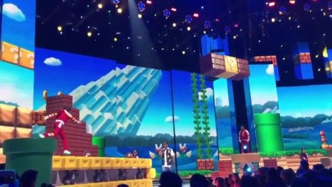 Recrean un nivel de Super Mario a tamaño real en los Kids Choice Awards