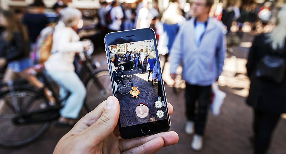 El diseñador de ‘Pokémon GO’ quiere que levantes los ojos de tu teléfono