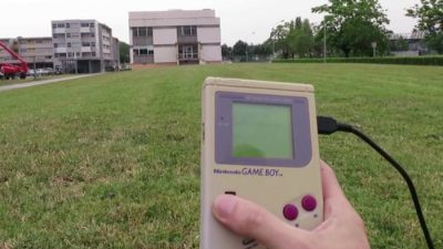 Consiguen hacer volar un dron usando una Game Boy