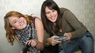 Estudio encuentra relación entre jugar videojuegos y el buen desempeño académico
