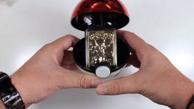 Unboxing de la carta de Mewtwo de oro de 23 quilates