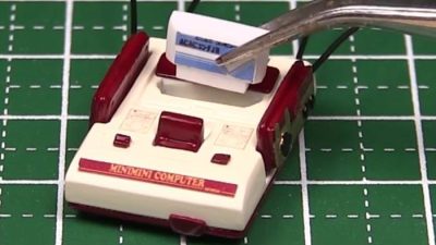 Echad un vistazo a esta magnífica miniatura de Nintendo Famicom