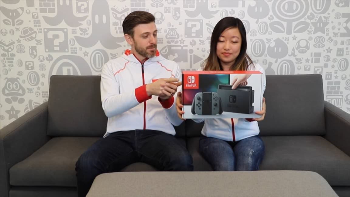 Los chicos de Nintendo Minute realizan un unboxing de Nintendo Switch