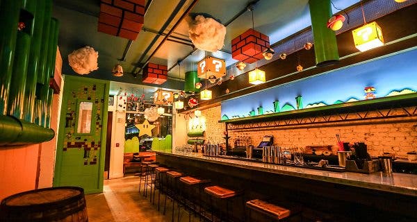 Alucina con este bar de Washington D.C. redecorado como el Mundo 1-1 de Super Mario Bros.