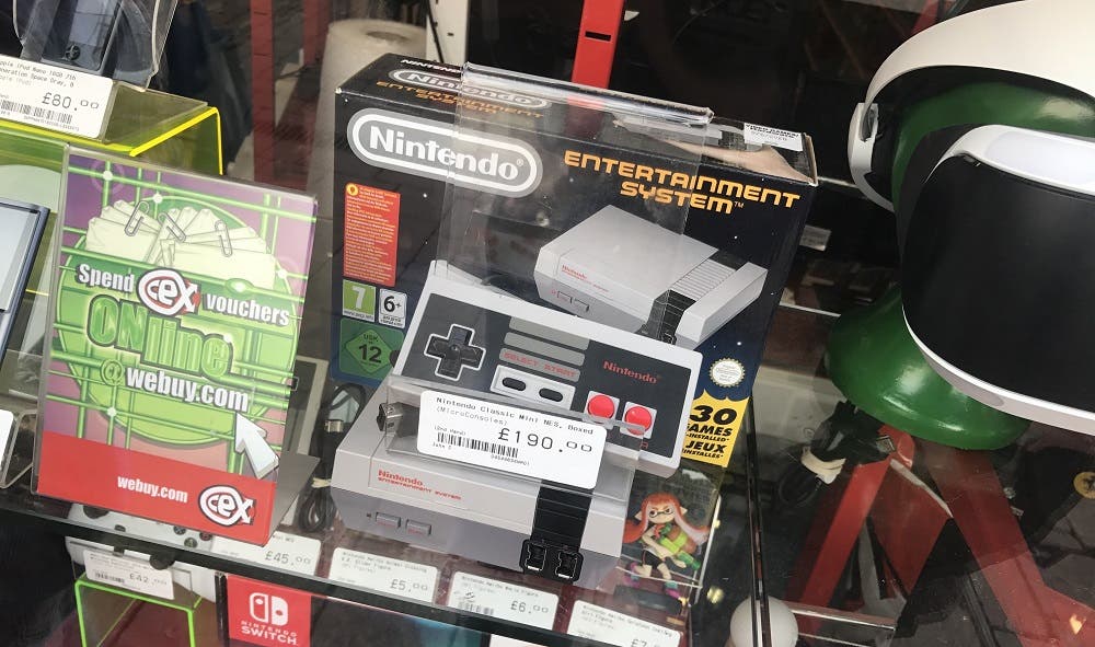 Esta tienda inglesa aprovecha la demanda de NES Mini ofreciéndola a más del triple de su precio original