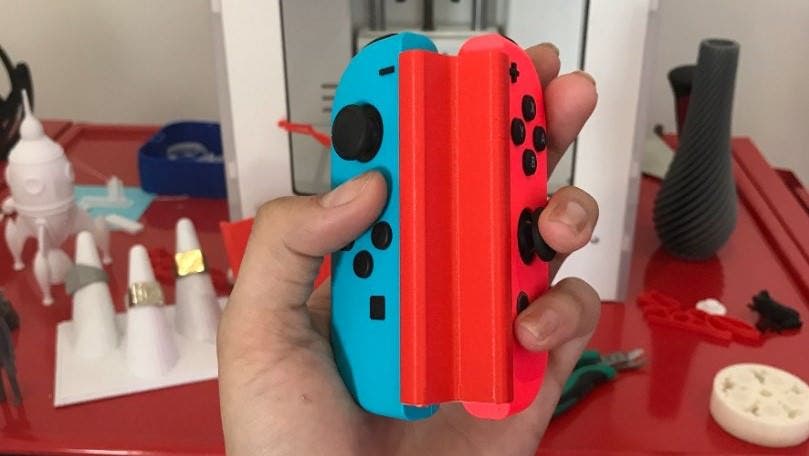 Este adaptador de los Joy-Con impreso en 3D permite jugar con una sola mano