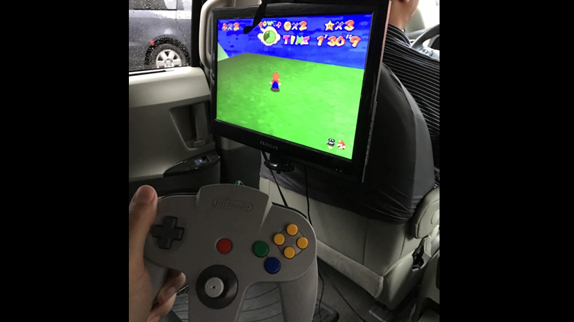 Este conductor de Uber ha incorporado una Nintendo 64 a su vehículo