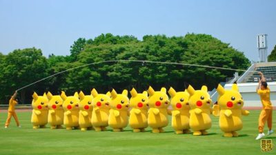 Así saltan a la comba, hacen relevos y surfean los Pikachu nipones