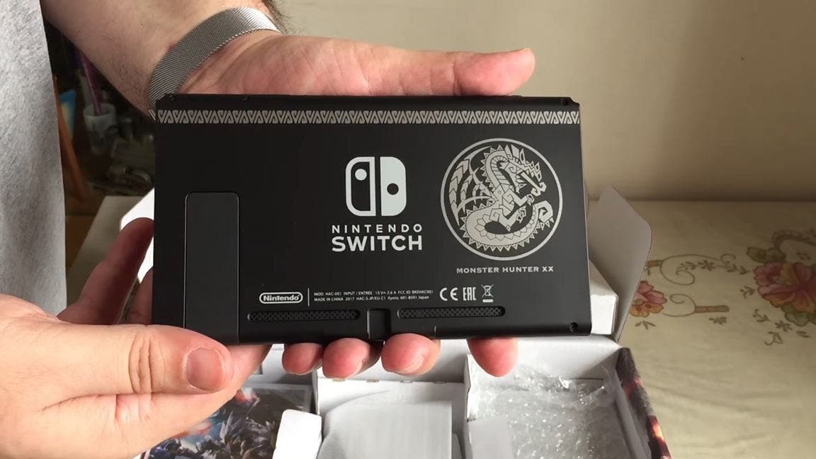 Unboxing del pack de Nintendo Switch con Monster Hunter XX