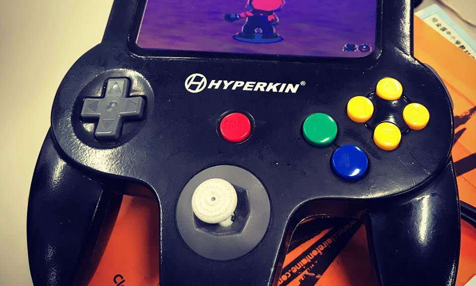 Echad un vistazo a este prototipo de Nintendo 64 portátil de la compañía Hyperkin