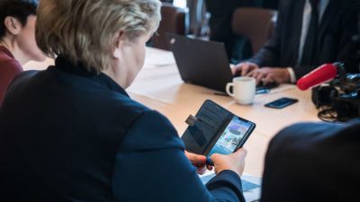 La primera ministra noruega es «cazada» jugando a Pokémon GO justo antes de reunirse con Donald Trump