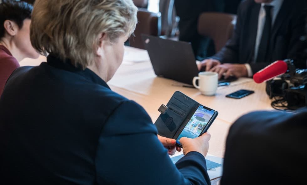 La primera ministra noruega es «cazada» jugando a Pokémon GO justo antes de reunirse con Donald Trump