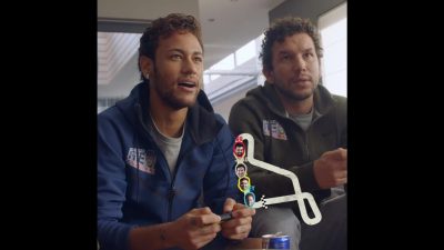 Neymar Jr. muestra sus dotes en Mario Kart 8 Deluxe para Nintendo Switch en este vídeo