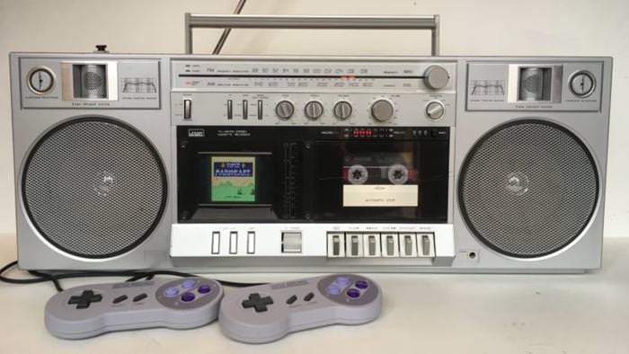 Vídeo: Nueva creación de un fan: ¡Una SNES Mini incorporada en un radiocasete de los 80!