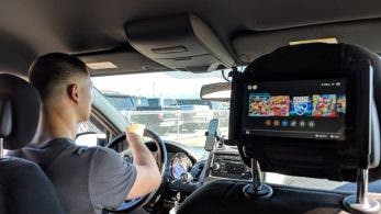 Este conductor de Uber ha instalado una Nintendo Switch en su vehículo