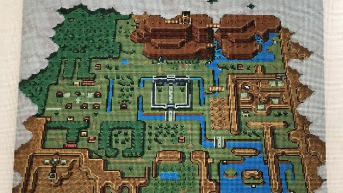 Tras cuatro años y medio, este fan ha logrado completar su mapa de Zelda: A Link to the Past creado con punto de cruz