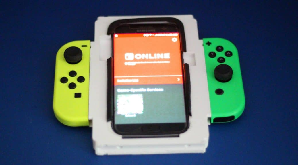 Un usuario crea un soporte que sujeta los Joy-Con de Switch y el móvil