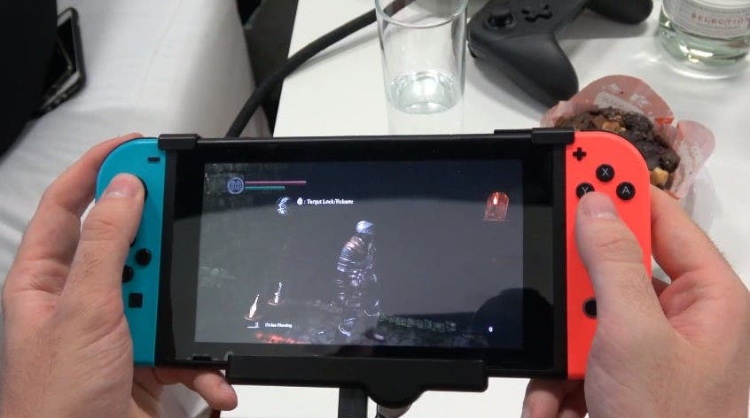 Kotaku se muestra satisfecha con la demo de Dark Souls: Remastered para Switch en la Gamescom, gameplay en modo portátil