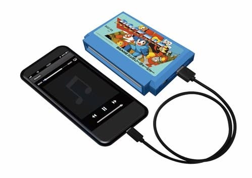 Spiderweb pone a la venta una batería portátil con temática de Mega Man para Famicon
