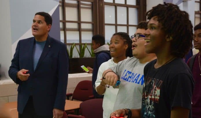 Reggie Fils-Aime visita a unos alumnos de DreamYard en Nueva York
