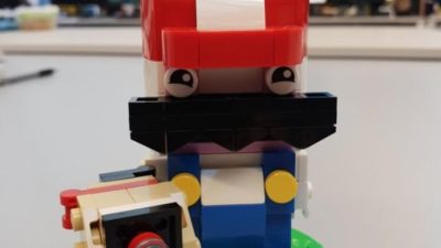 Davide Soliani muestra esta figura de Mario + Rabbids Kingdom Battle hecha con piezas de LEGO