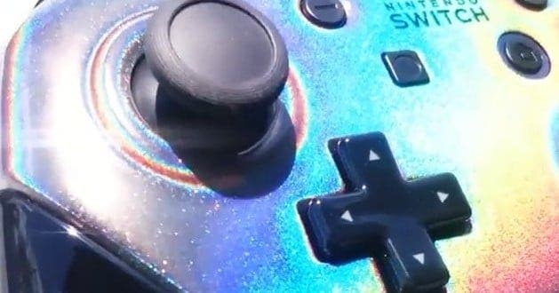 Alucina con este mando pro de Nintendo Switch decorado con pintura prismática