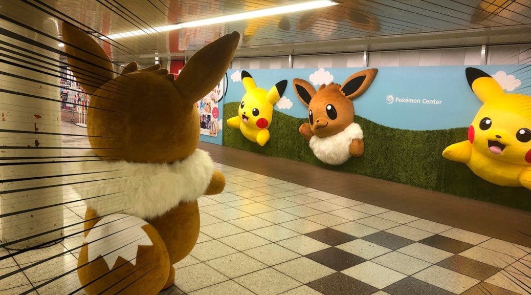 The Pokémon Company inaugura una exhibición con peluches gigantes de Pikachu e Eevee en la estación Shinjuku de Tokio