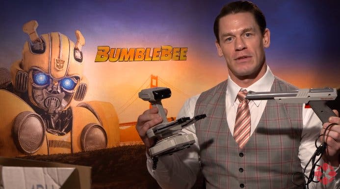 John Cena y sus compañeros de reparto de Bumblebee responden sobre artículos de Nintendo de los 80