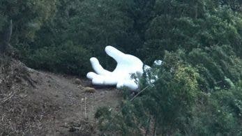 Encuentran una estatua de una mano gigante muy similar a Master Hand, de Super Smash Bros. Ultimate