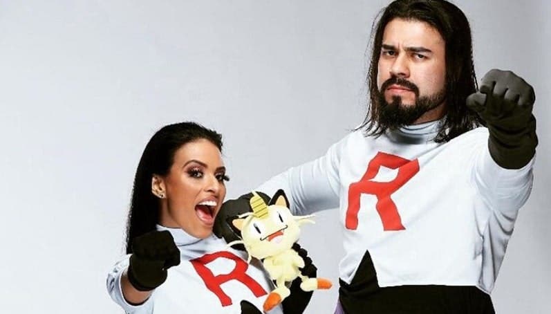 Los luchadores de la WWE Andrade “Cien” Almas y Zelina Vega comparten su cosplay de Team Rocket