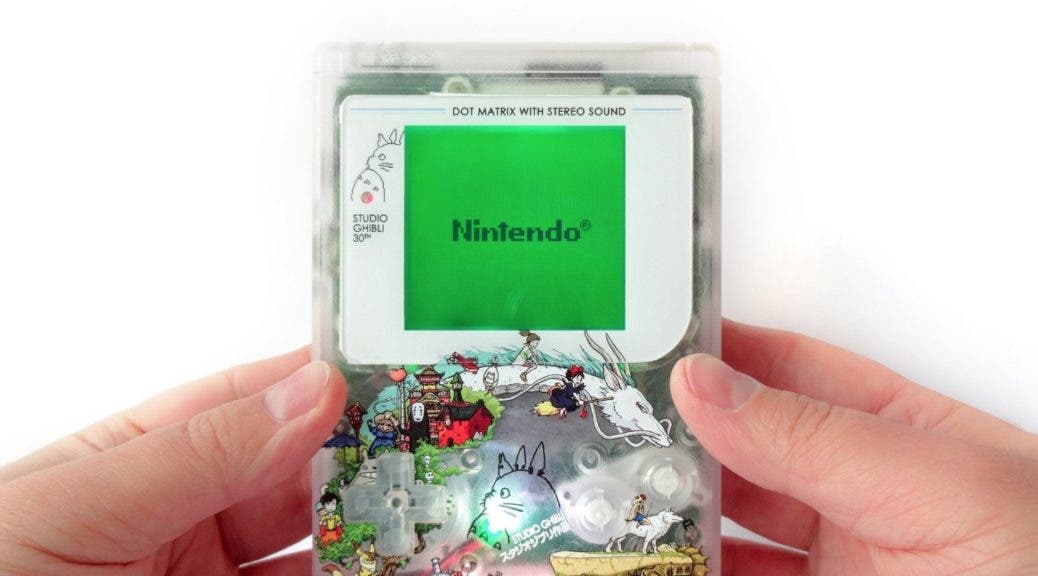Alucina con esta Game Boy adornada con varios de los personajes de Studio Ghibli