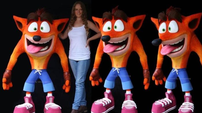 Una artista crea una estatua de Crash Bandicoot de metro y medio