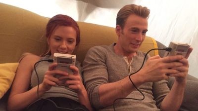 Los actores de Vengadores: Endgame se divierten jugando a Tetris en Game Boy entre escena y escena