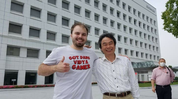 Esta es la cara que se le quedó a un turista al conocer por sorpresa a Shigeru Miyamoto en la sede de Nintendo