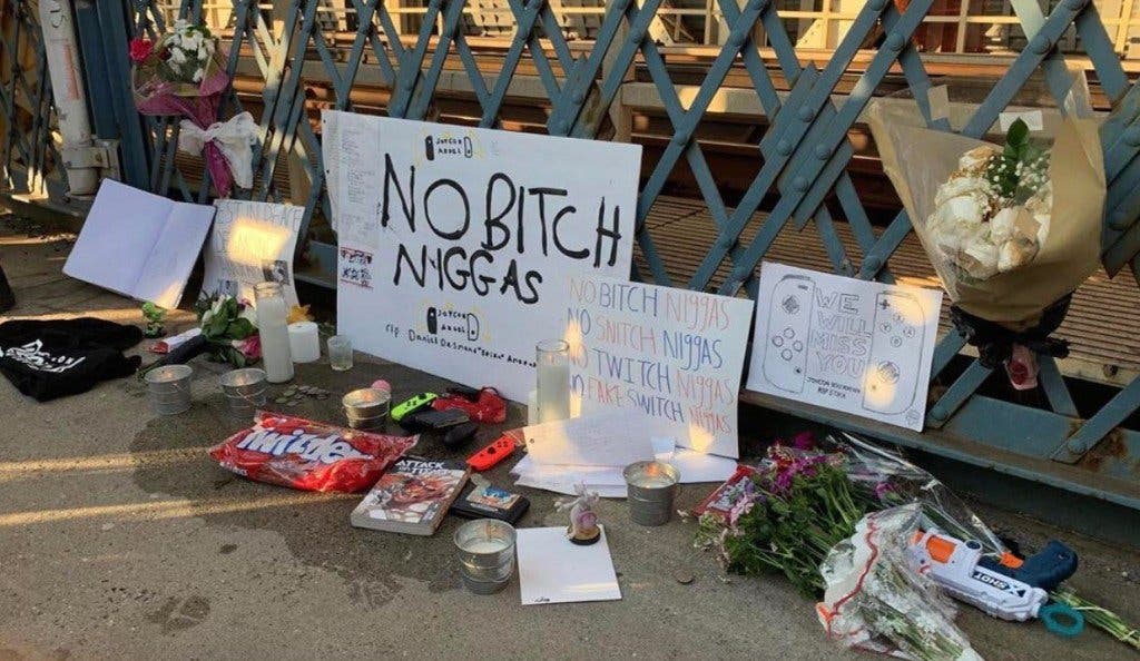 Fans crean un altar improvisado en el Puente de Manhattan para recordar a Etika