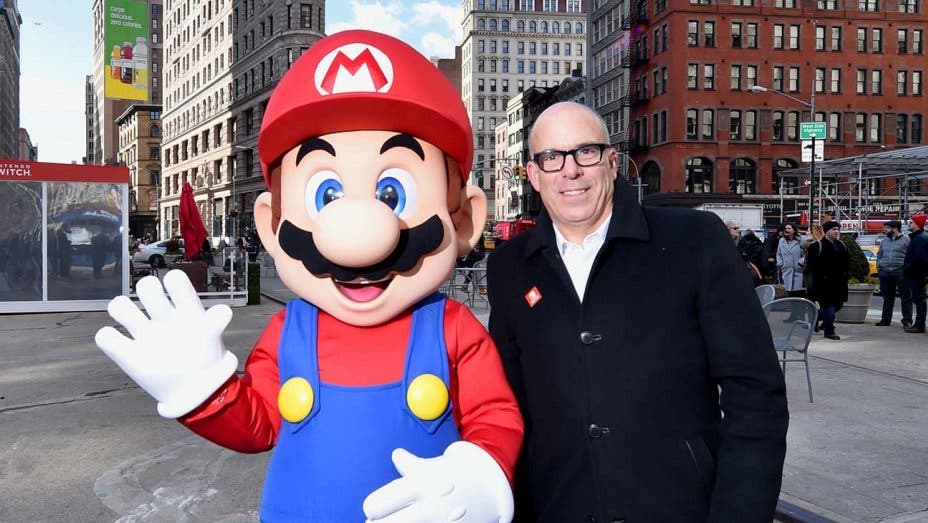 El presidente de Nintendo of America comparte su visita a Kioto y el jefe de Xbox le responde
