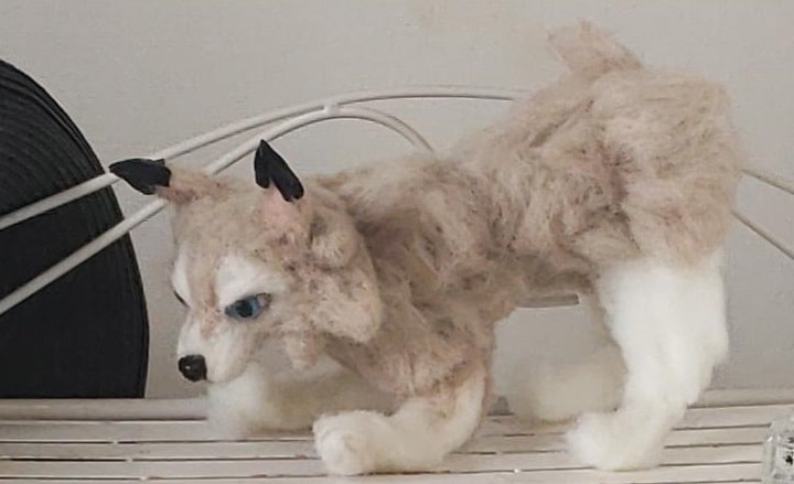 Fan crea este increíble peluche realista de Lycanroc