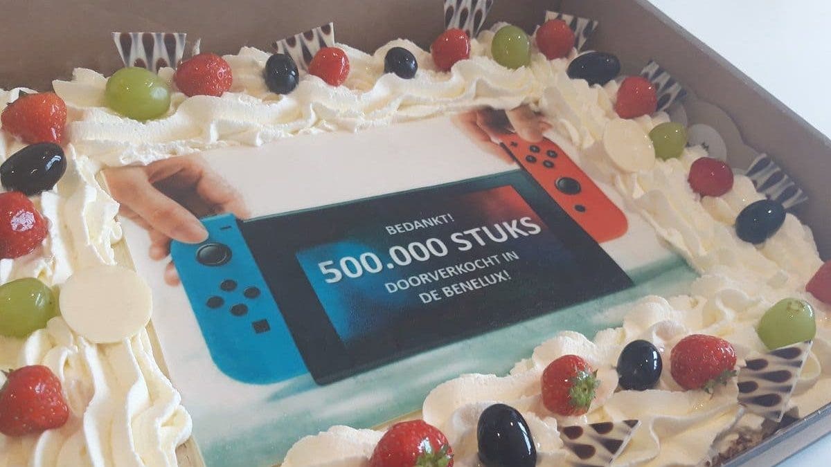 Switch ya supera el medio millón de unidades vendidas en Benelux y Nintendo lo celebra con esta tarta