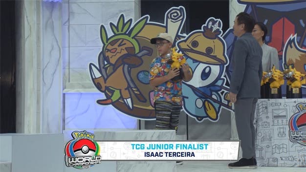 El trofeo de uno de los finalistas del Campeonato Mundial Pokémon 2019 se rompe en el escenario