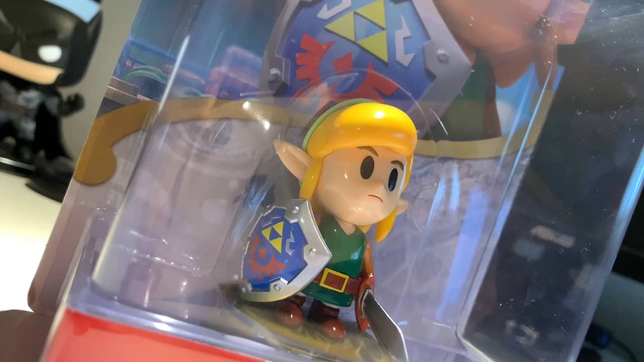 Unboxing del amiibo de Link en Zelda: Link’s Awakening 