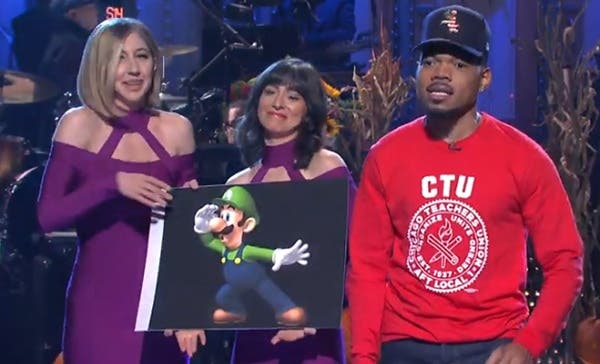 El artista Chance the Rapper hace un guiño a Luigi en el programa Saturday Night Live