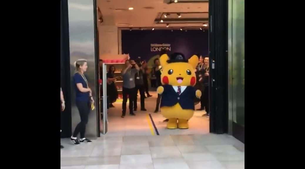 Vídeo: Una mascota de Pikachu trajeada da la bienvenida a los fans en el Pokémon Center de Londres