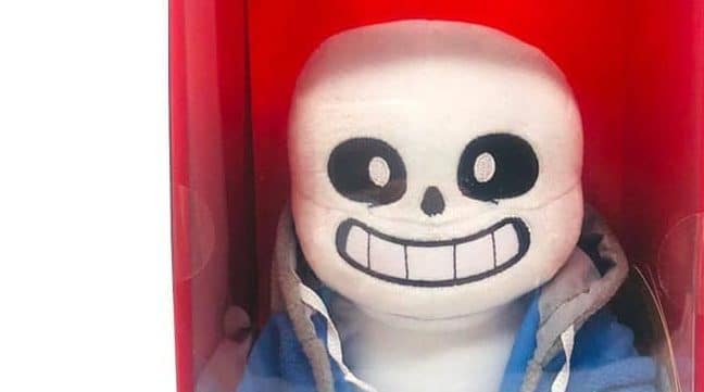 Este genial peluche de Sans viene acompañado de un código de Undertale para Nintendo Switch