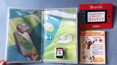 Las versiones occidental y nipona de Pokémon Espada y Escudo poseen diferencias en su portada interna y el cartucho