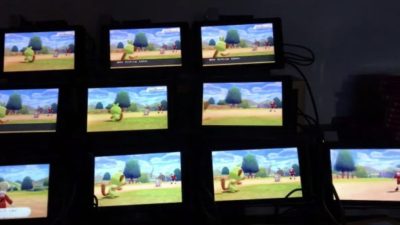 Jugador está usando 10 Nintendo Switch y Pokémon Espada y Escudo para hacerse con formas variocolor