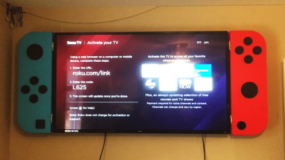 Abuelo construye un armario con forma de Joy-Con de Nintendo Switch a su nieto