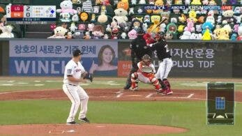 Peluches de Pokémon se encuentran entre los espectadores a un partido de béisbol en Corea del Sur
